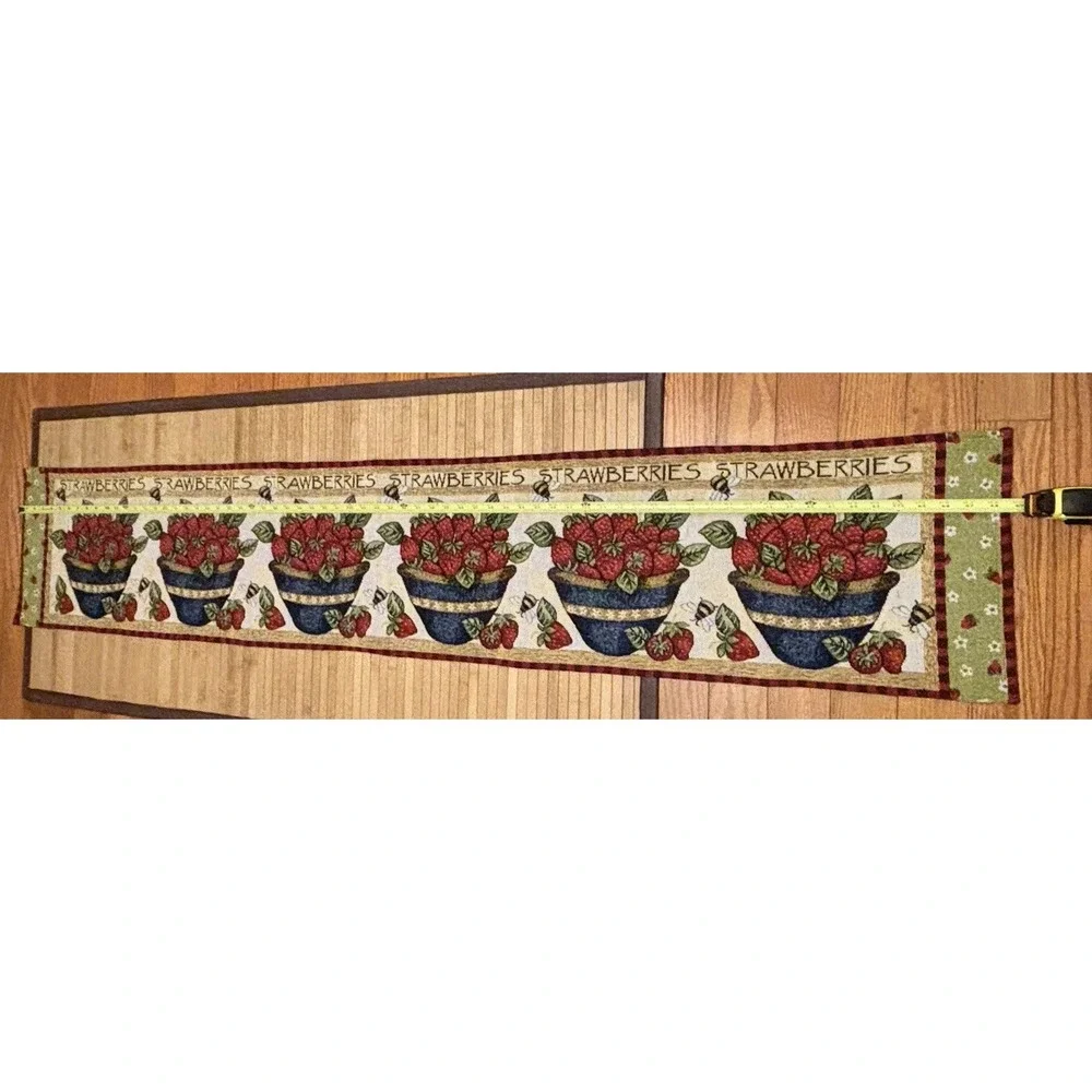 Strawberry Bowl Table Runner 70 in Unlined Jacquard Tapestry Wi/ 3 Placemats [Z]